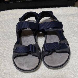 Clarks Navy and Gray Kids Adjustable Strap Sandals Used Size 4